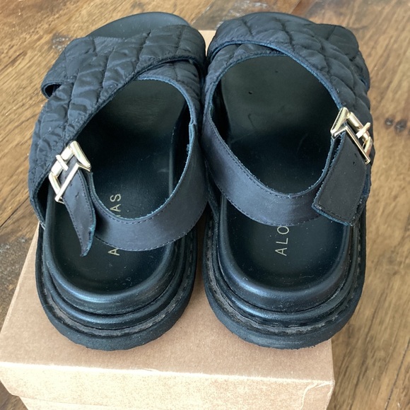 Alohas Marshmallow Quilted Black Sandals. Size 7-7.5 - Picture 2 of 5